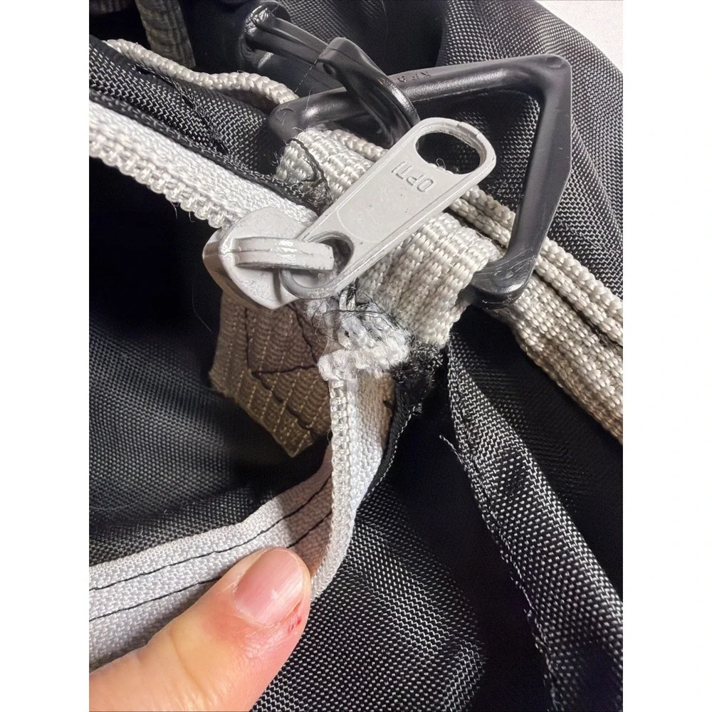 Nike XL Duffle Bag with Adjustable Shoulder Strap Black/grey 28
